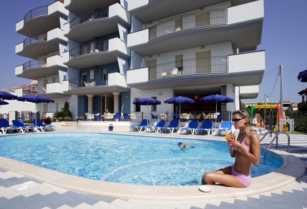 Residence Il Girasole 1 Alba Adriatica Exterior photo
