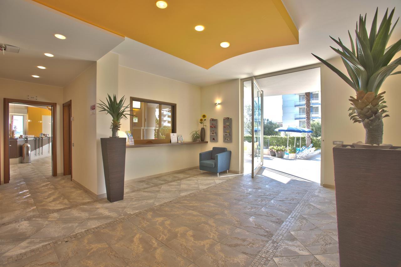 Residence Il Girasole 1 Alba Adriatica Exterior photo