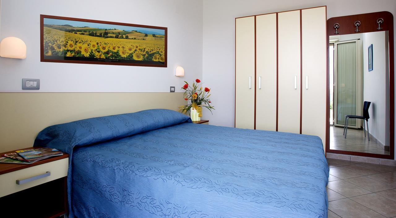 Residence Il Girasole 1 Alba Adriatica Exterior photo